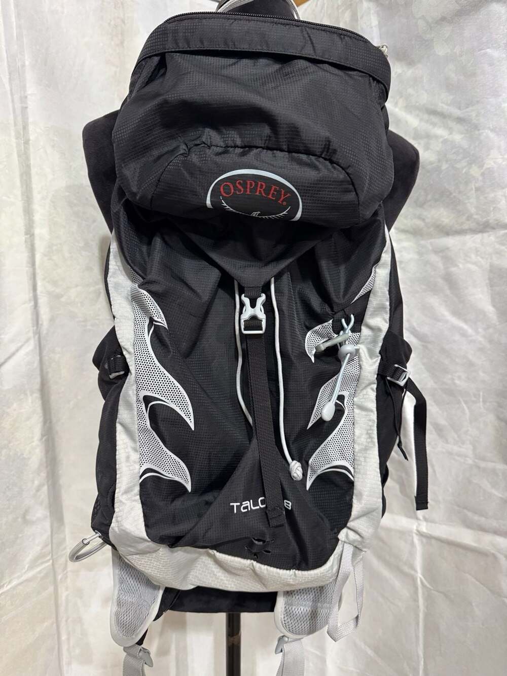 Osprey Talon 18 Hiking Backpack Black/Grey